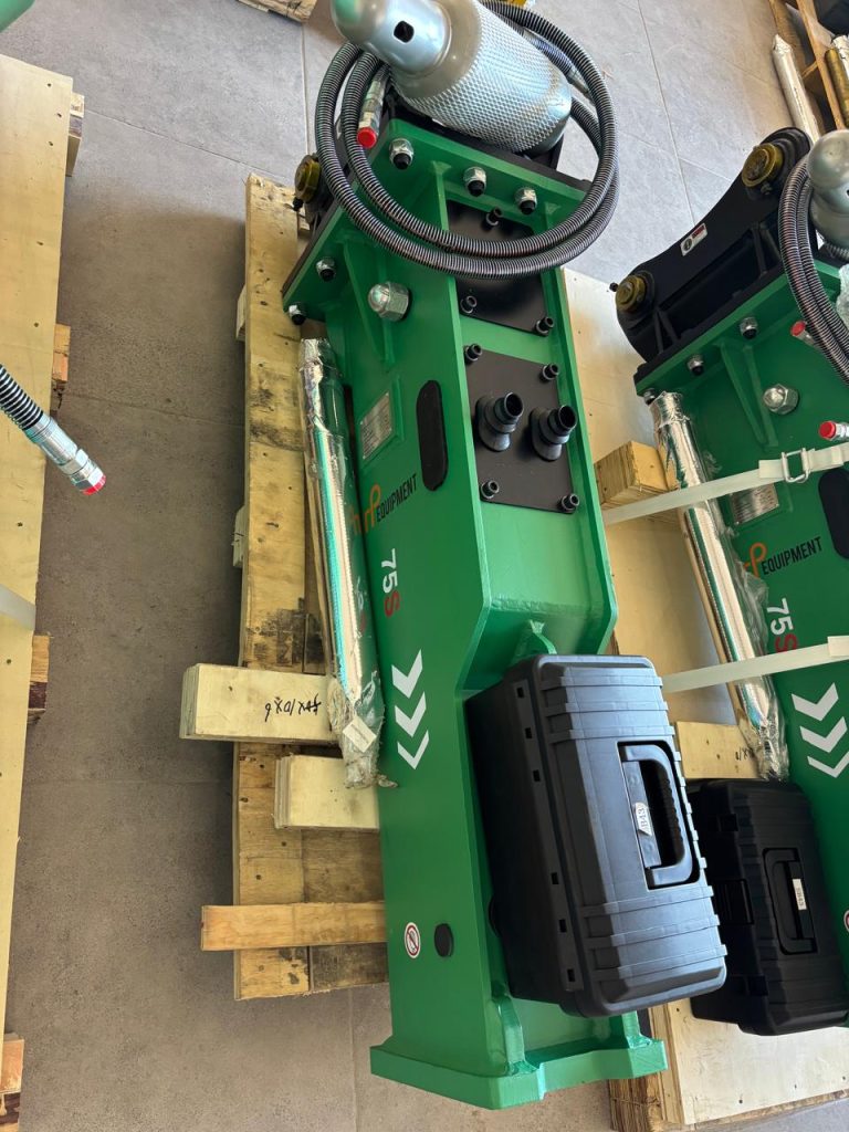 Martillo para John Deere New Holland y Komastu punta de 75mm peso de 413kilos